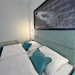 فندق رد آند بلو ديزاين براغ
