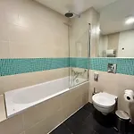 فندق رد آند بلو ديزاين
