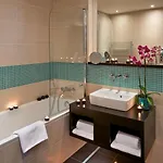 فندق رد آند بلو ديزاين 4*