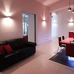 فندق رد آند بلو ديزاين 4*