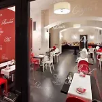 布拉格红与蓝设计酒店 4*
