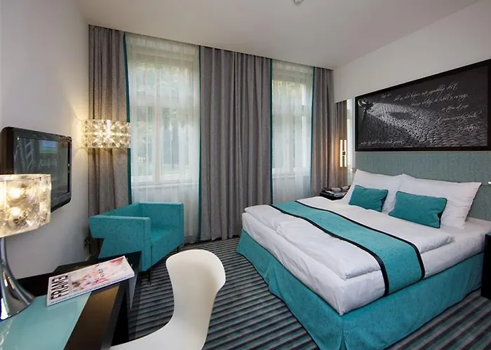 Hotel Red & Blue Design 4*