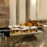 رد آند بلو ديزاين فندق 4*