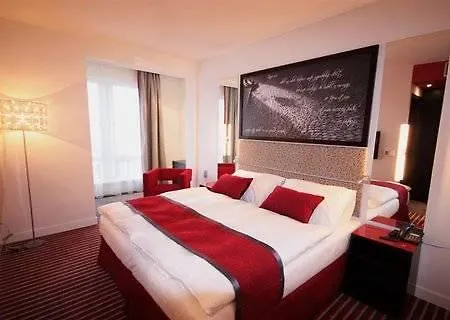 Hotell Red & Blue Design 4*