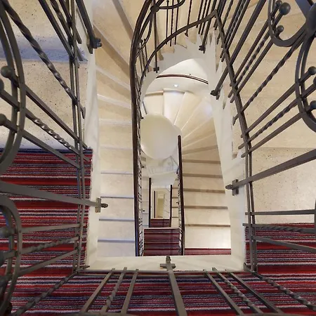 Red & Blue Design Hotel