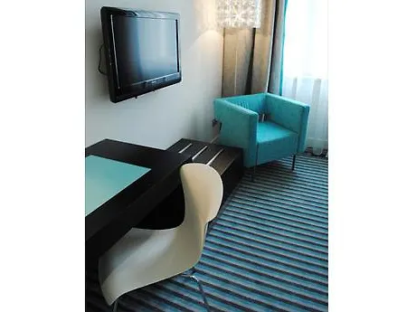 レッド＆ブルー デザイン ホテル 4*