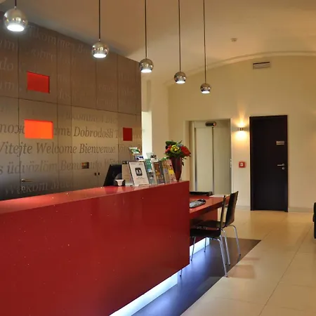 ホテル レッド＆ブルー デザイン