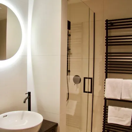 Hotel Red & Blue Design 4*
