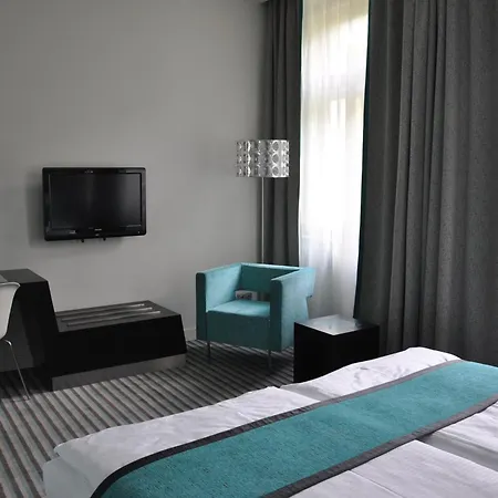 Hotell Red & Blue Design 4*