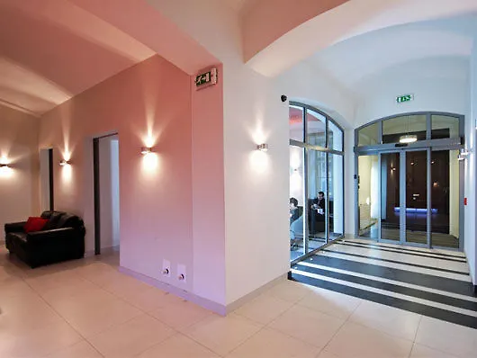 Otel Red & Blue Design