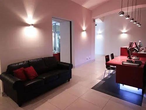 Otel Red & Blue Design 4*