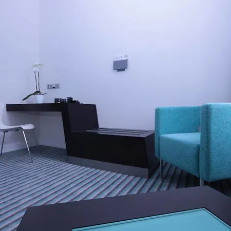 Отель Red & Blue Design Прага